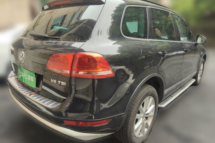 Used Volkswagen Touareg 2011 3.0 TSI High-End Version Rear Right 45 Deg