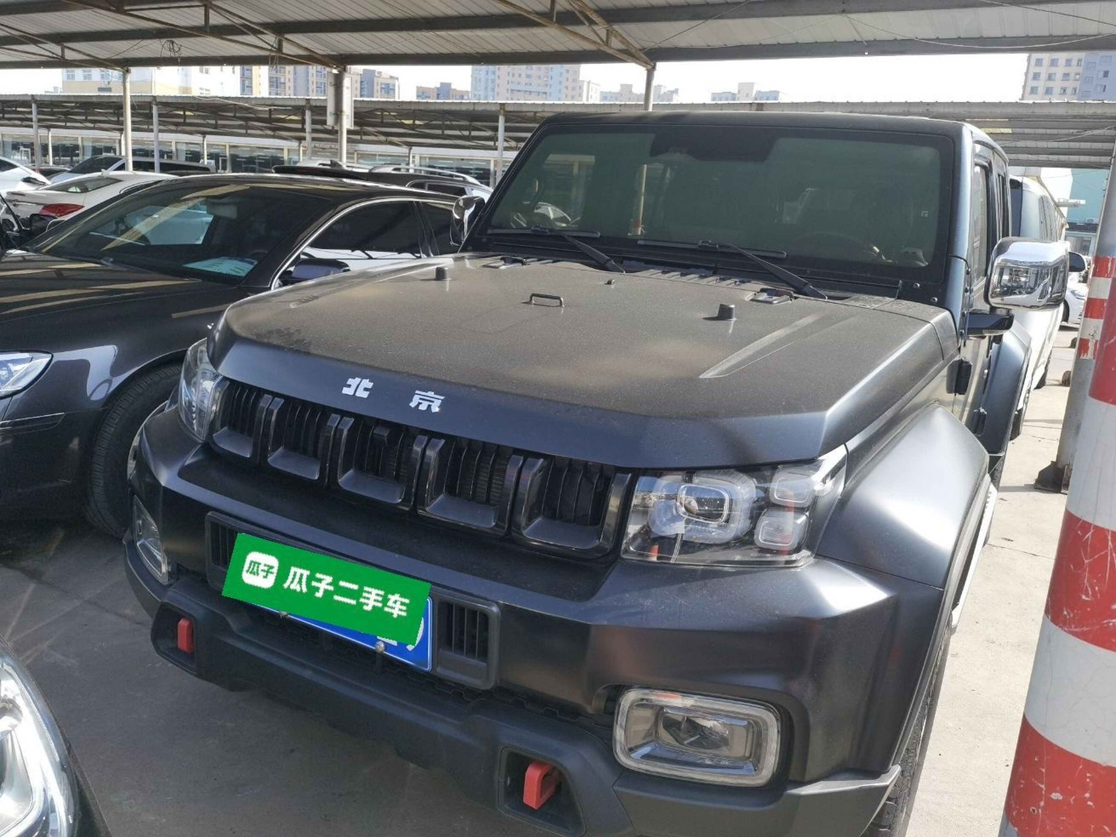 Под передней частью автомобиля