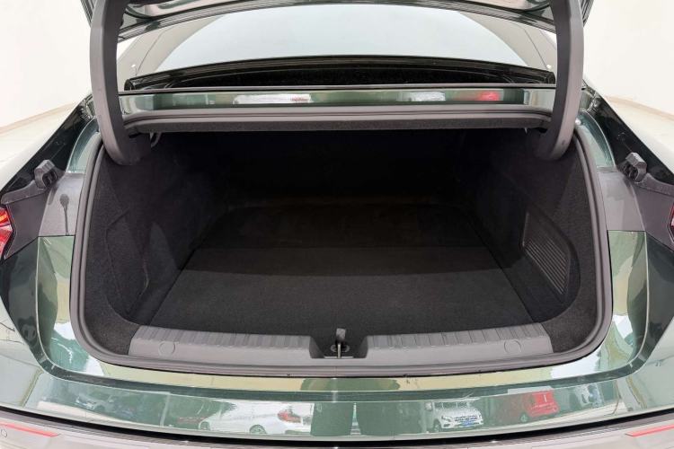 Used Geely Galaxy 8 2025 130km EM-P Starship Edition
