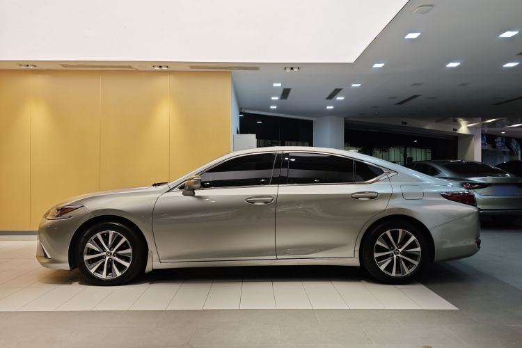 Used Lexus ES 2020 200 Excellence Edition

