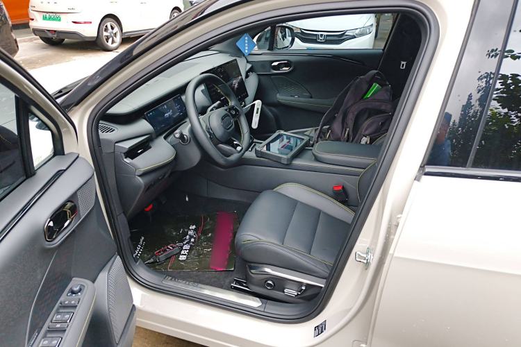 Used Lynk & Co 06 2025 Renew 1.5T Halo Driver Seat