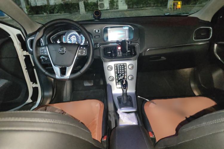 Used Volvo V40 2017 T3 Zhiya Edition Interior 2