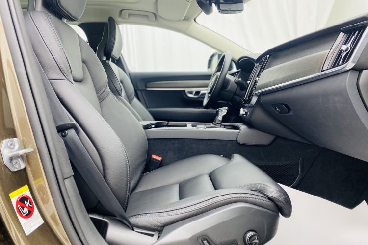 Used Volvo V90 2017 Cross Country T5 AWD Smart Range Edition Interior 3