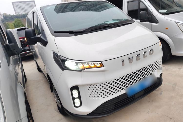 Used Iveco Fidato 2023 C30 Passenger Van 2.0T 93kW Manual Transmission Xingtu Edition Low Roof
