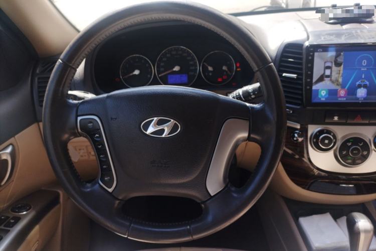 Used Hyundai Santa Fe Classic 2011 2.4 Comfort Edition 7-Seater Two-Wheel Drive Steering Wheel