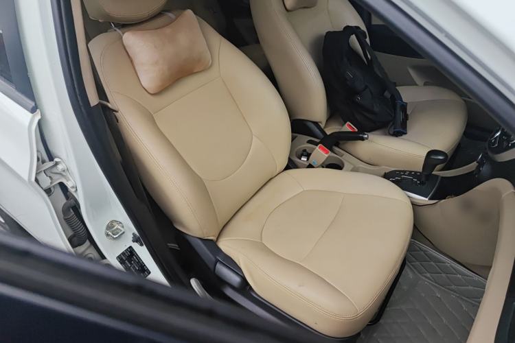 Used Hyundai Verna (older generation) 2014 1.4L Automatic Leading-Edge GLX Right Front Seat