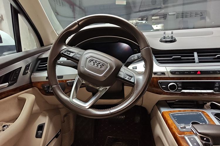 Used Audi Q7 
