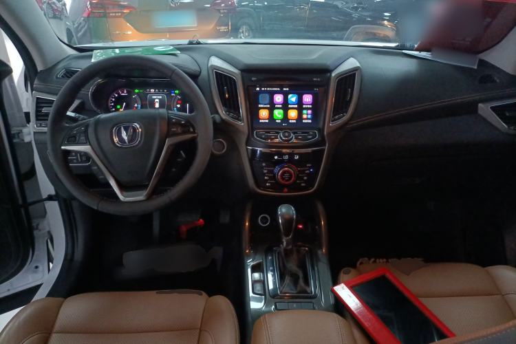 Used CHANGAN CS75 2017 Shangkui Edition 1.8T Automatic All-Wheel-Drive Elite Model Center Console