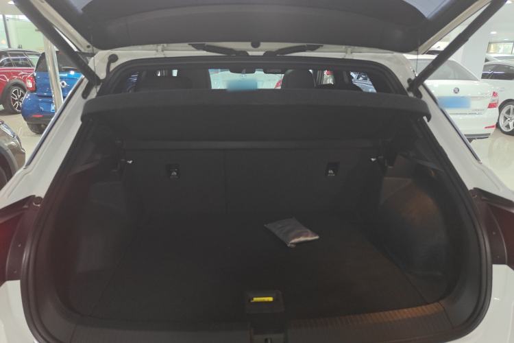 Used Volkswagen T-ROC 2025 Facelifted 300TSI DSG Two-Wheel-Drive Chen Guang Edition
