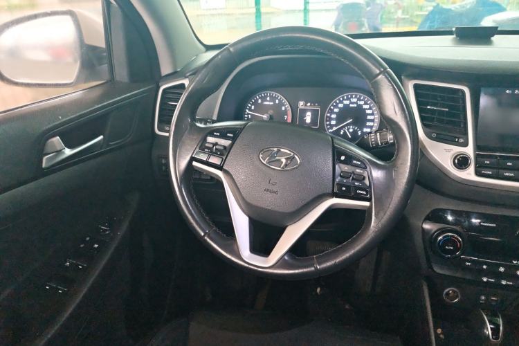 Used Hyundai Tucson 2015 1.6T Dual-Clutch Two-Wheel-Drive Smart Model Steering Wheel