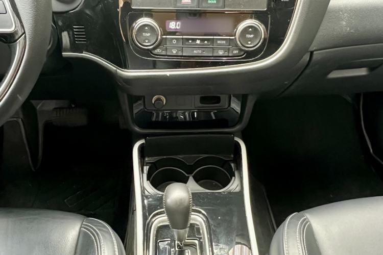 Used Mitsubishi Outlander 2020 2.0L Two-Wheel Drive Enjoyment Version 5 Seats Gear Lever