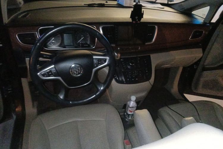 Used Buick GL8 2015 2.4L Luxury Business Premium Edition
