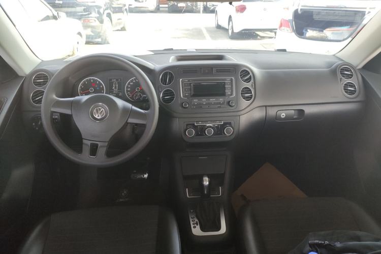 Used Volkswagen Tiguan 2015 1.8TSI Automatic Two-Wheel Drive Trend Edition Center Console