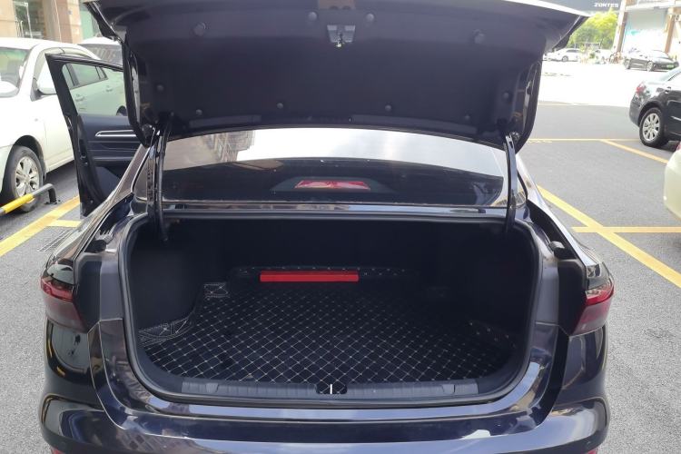 Used Geely Auto Emgrand 2022 4th Generation 1.5L CVT Luxury Model
