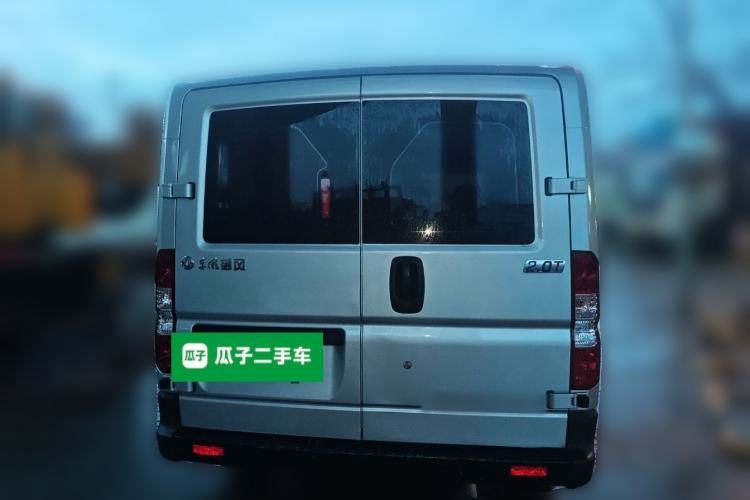 Used Dongfeng Yufeng 2023 V9+ 2.0T Automatic Front-Wheel-Drive Short Wheelbase Low-Roof Model with 5/6 Seats
