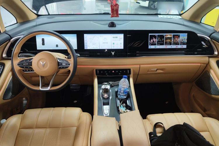 Used VOYAH Dream 2024 PHEV Extended-Range Premium Edition Center Console