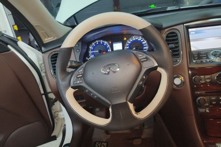 Used Infiniti QX50 2013 2.5L Two-Wheel-Drive Elegant Edition
