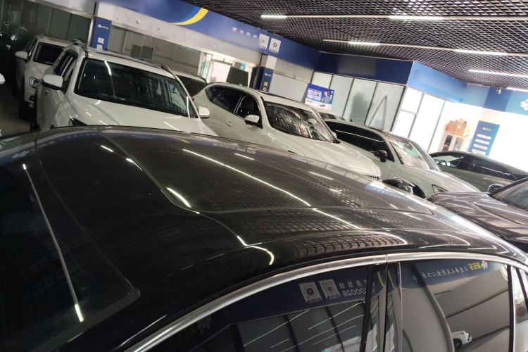 Used Hongqi H5 2025 2.0T Automatic Flag Edition – 500 000 Units Commemorative Version Roof