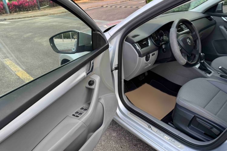 Used Skoda Octavia 2015 1.6L Automatic Yijie Edition
