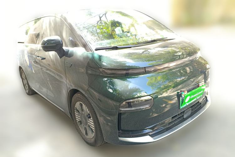 Used Geely Galaxy LEVC L380 2024 140-Degree 6-Seater All-Wheel-Drive Ultra