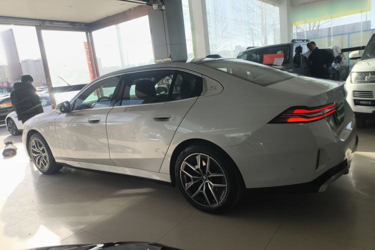 Used BMW i5 2025 eDrive 35L M Sport Package
