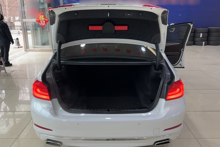 Used BMW 5 Series 2019 530Li xDrive Luxury Package Trunk