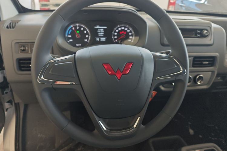 Used Wuling Yangguang 2025 Model 400km Bus Edition—Comfort Edition