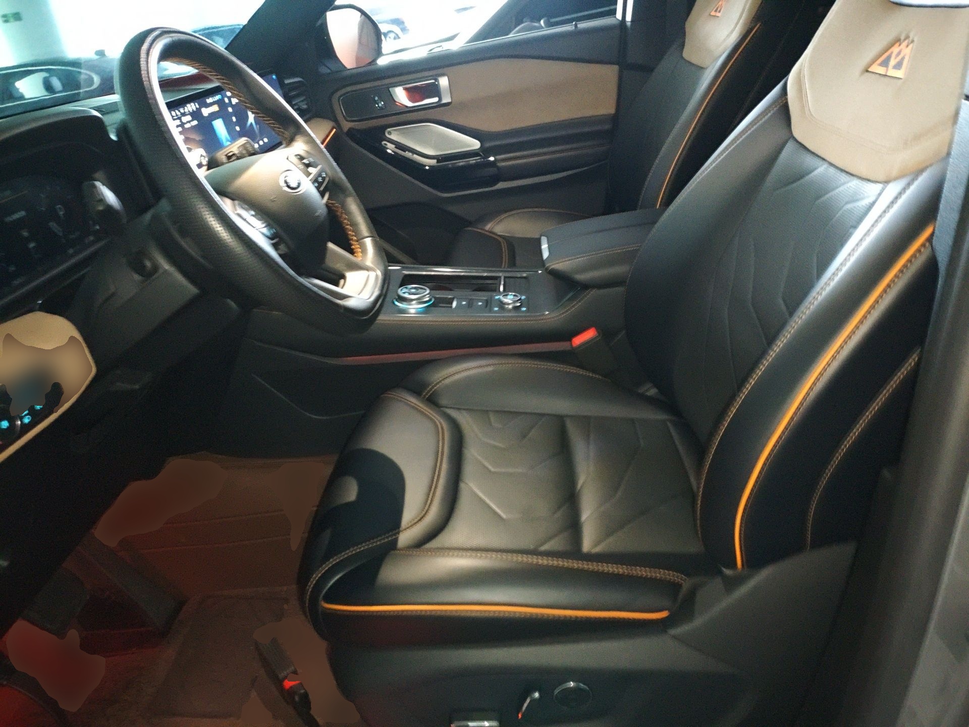 المقاعد الأمامية داخل السيارة