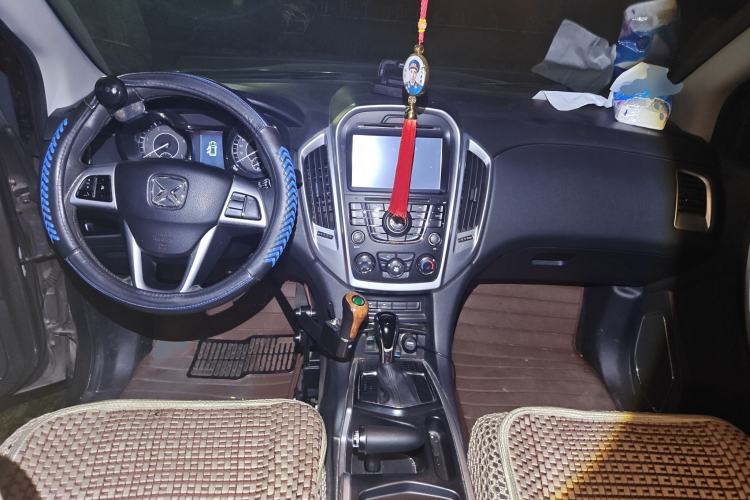 Used JMC Yusheng S350 2013 2.4T Automatic 2WD Diesel Luxury Edition 5 Seats Center Console