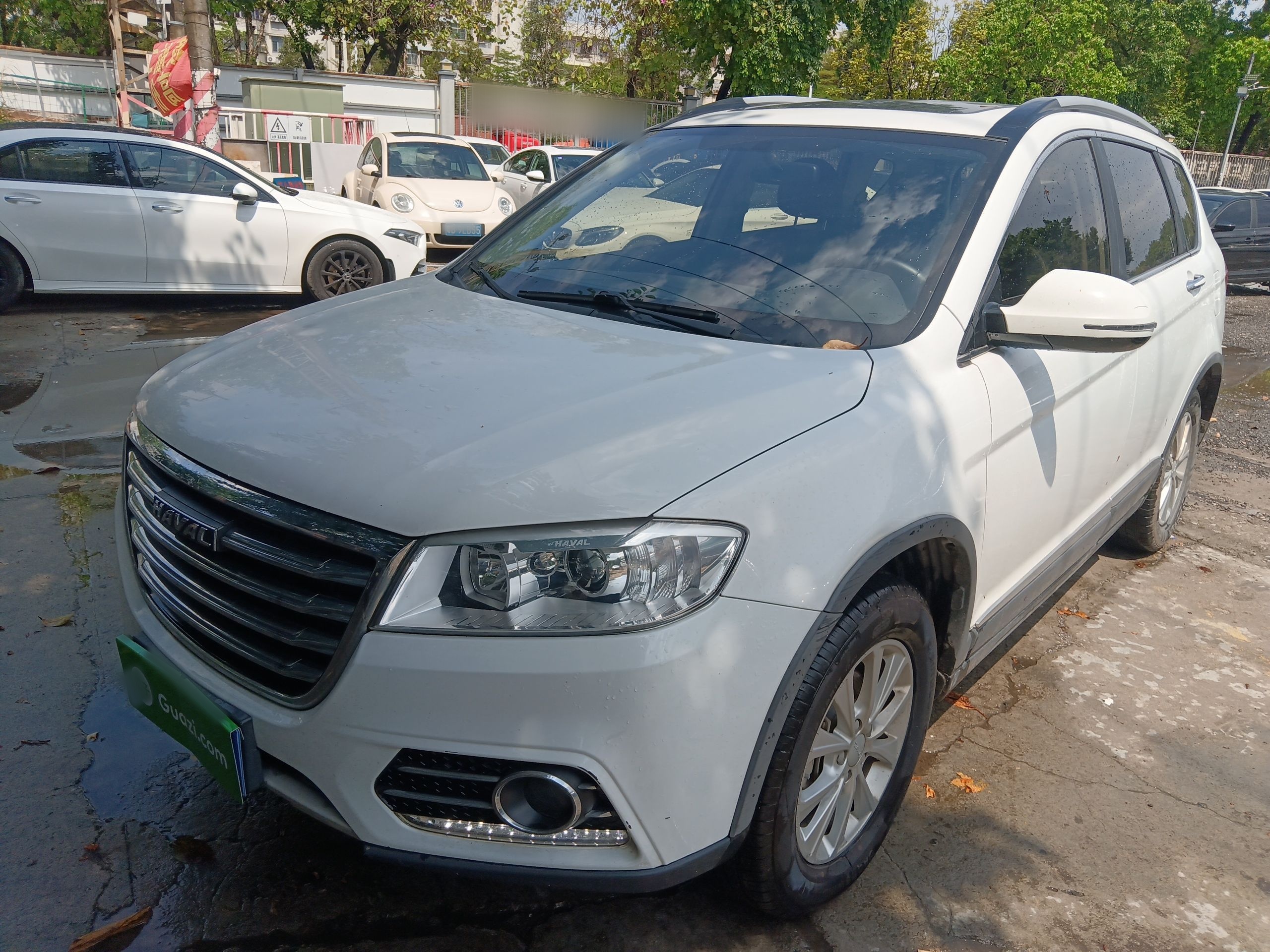 Под передней частью автомобиля