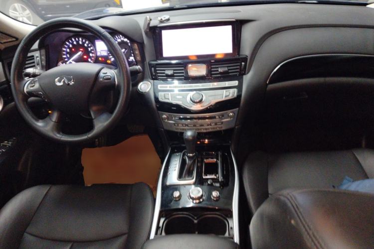 Used Infiniti Q70 2017 Q70L 2.5L Elite Edition Center Console