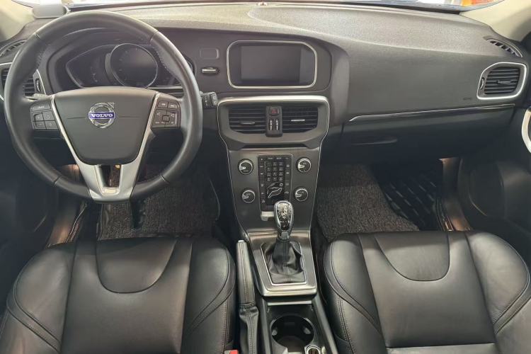 Used Volvo V40 2016 T3 Zhiyi Edition
