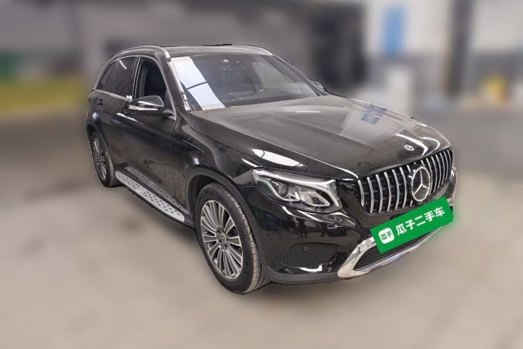 Used Mercedes-Benz GLC 2016 GLC 260 4MATIC Luxury Model Front Right 45 Deg