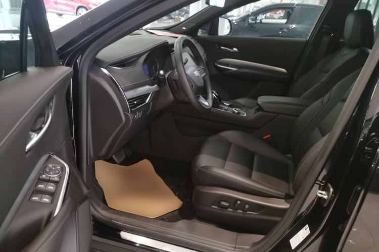 Used Cadillac XT4 2023 28T Two-Wheel-Drive Luxury Version
