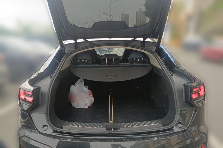 Used Lynk & Co 05 2020 2.0TD Two-Wheel Drive Shine Halo Trunk