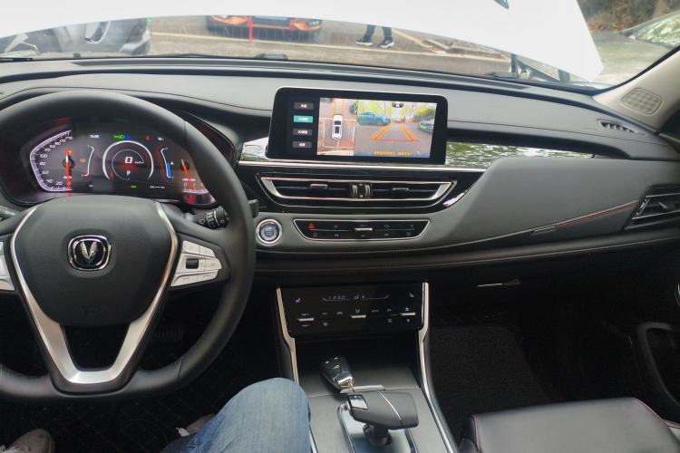 Used CHANGAN CS75 2024 Enjoyment Edition 1.5T DCT Prestige Model Center Console