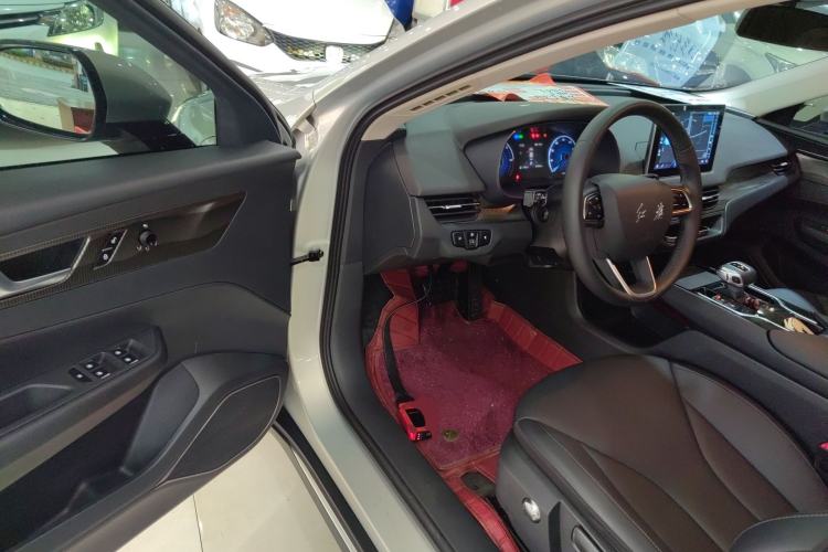 Used Hongqi E-QM5 2022 431 km Charge & Enjoy Edition