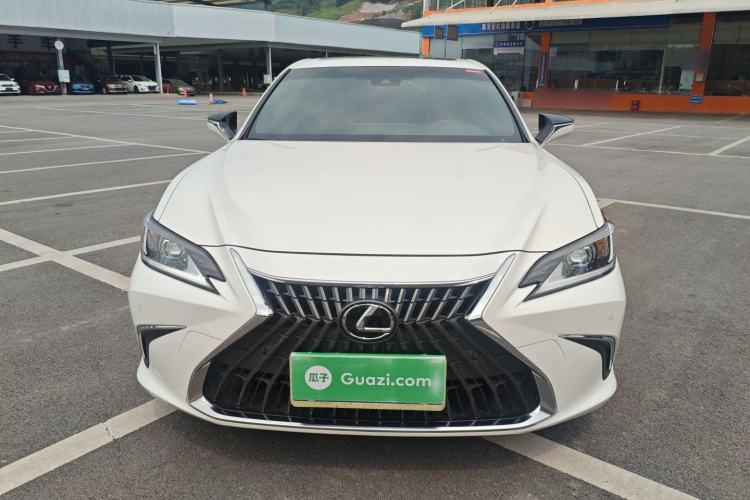 Used Lexus ES 2023 200 Excellence Edition
