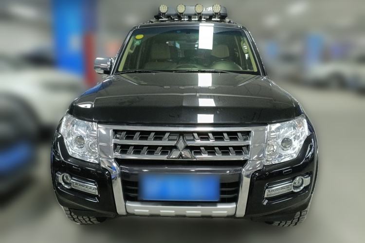 Used Mitsubishi Pajero  Front