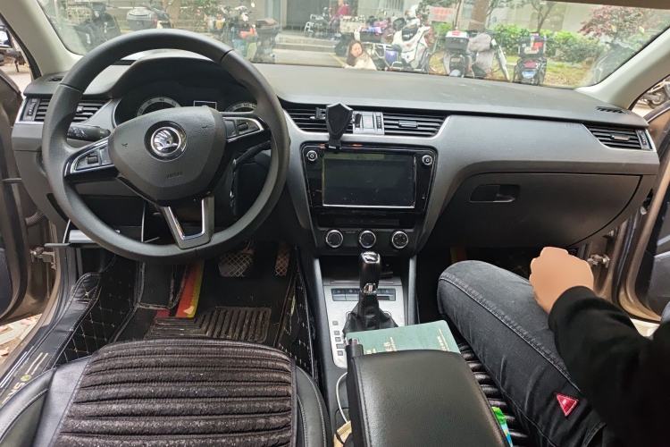 Used Skoda Octavia 2018 TSI280 DSG Luxury Edition Center Console