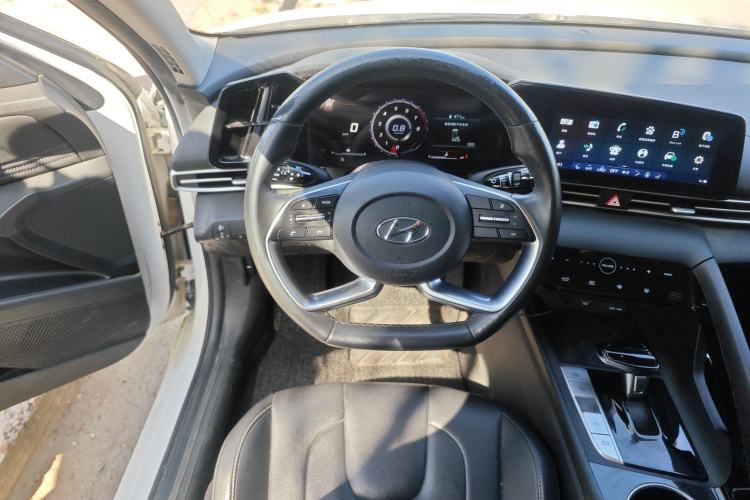 Used Hyundai Elantra 2021 1.5L CVT GLX Elite Edition Steering Wheel