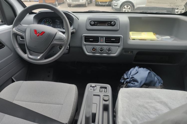 Used Wuling Yangguang 2025 Model 400km Bus Edition—Comfort Edition