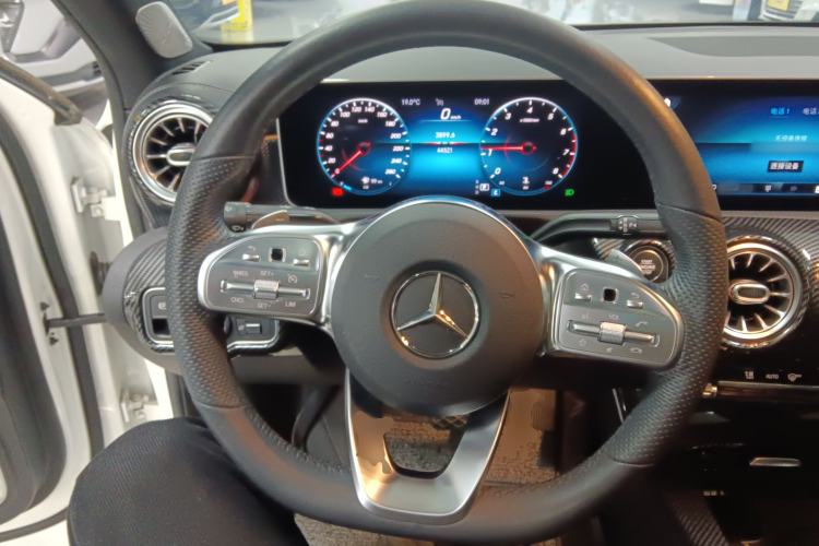 Used Mercedes-Benz A-Class 2020 Restyled A 200 L Sport Sedan Fashion Version Steering Wheel