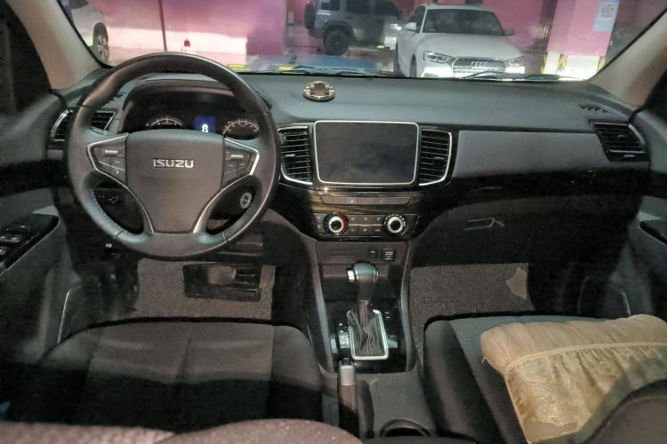 Used Isuzu D-MAX 2020 2.5T Two-Wheel Drive Automatic Navigation Version China VI Emission Standard Extended Length JE4D25Q6A
