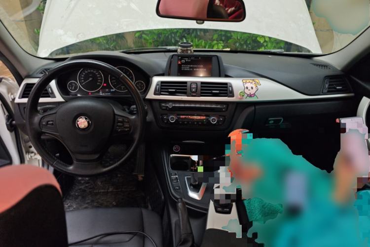 Used BMW 3 Series 2015 320i Luxury Line Stylish Edition Center Console