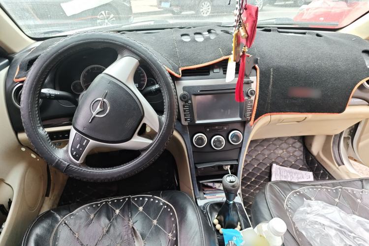 Used Haima Fumei 2013 Sedan 1.6L Manual Elite Edition Center Console