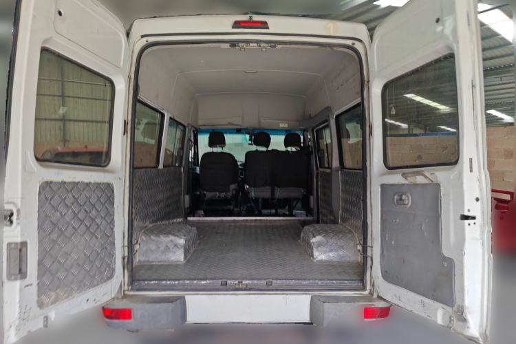 Used Iveco Daily 2017 2.5T A35 Passenger Van 5-7 Seats Model 47Z5 Trunk