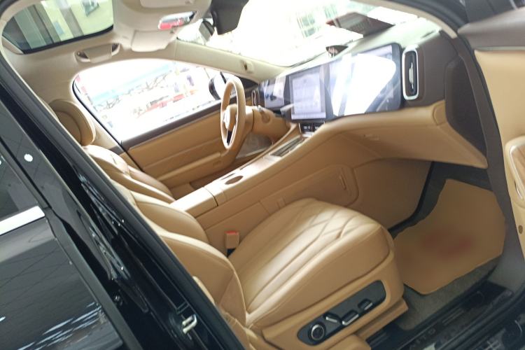 Used Hima AITO M8 2025 Extended-Range Max+ Version 53.4 kWh 5-Seater Edition Right Front Seat