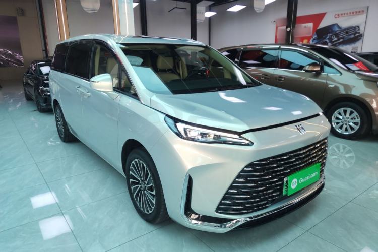 Used Buick GL8 New Energy 2025 Lu Shang Luxury Edition 7-Seater Front Right 45 Deg