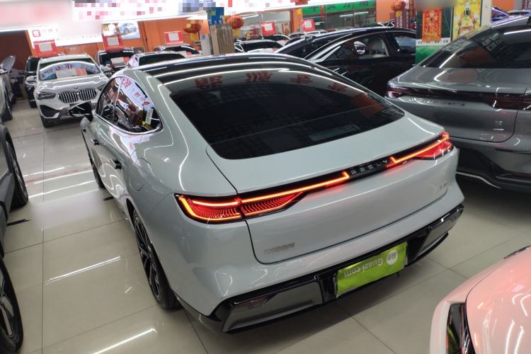 Used Geely Galaxy E8 2025 700 km Long-Range Intelligent Driving Version